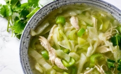 Soupe au chou maison : une recette facile pour manger plus léger