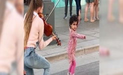 Quand le talent rencontre la spontanéité : la petite en rose fait sourire tout le public 🎻💖