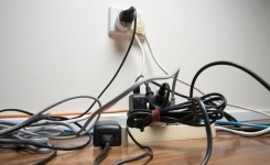 5 astuces pour cacher les fils électriques de la maison