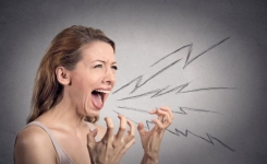 Pourquoi crier cache souvent un malaise