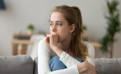 Les 3 phrases à dire à une personne stressée (et celles à éviter absolument)